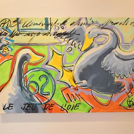 فيلة Scenic Near View *